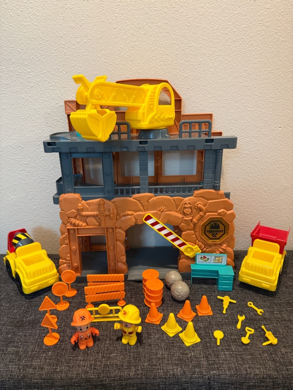 Kid Connection Mega Construction Site Play Set great condition